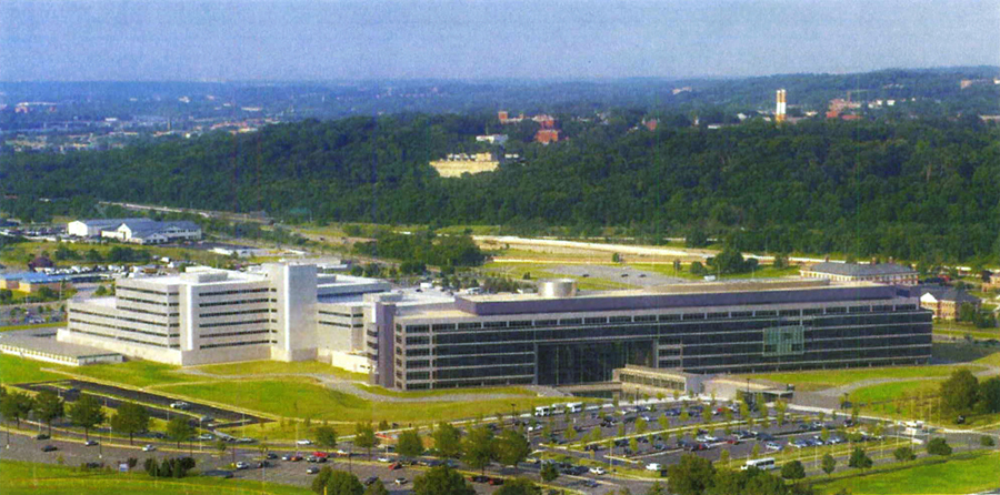 https://upload.wikimedia.org/wikipedia/commons/3/37/Bird%27s_eye_view_of_the_Defense_Intelligence_Agency_%28DIA%29_Headquarters_from_Potomac%2C_Washington_DC.jpg