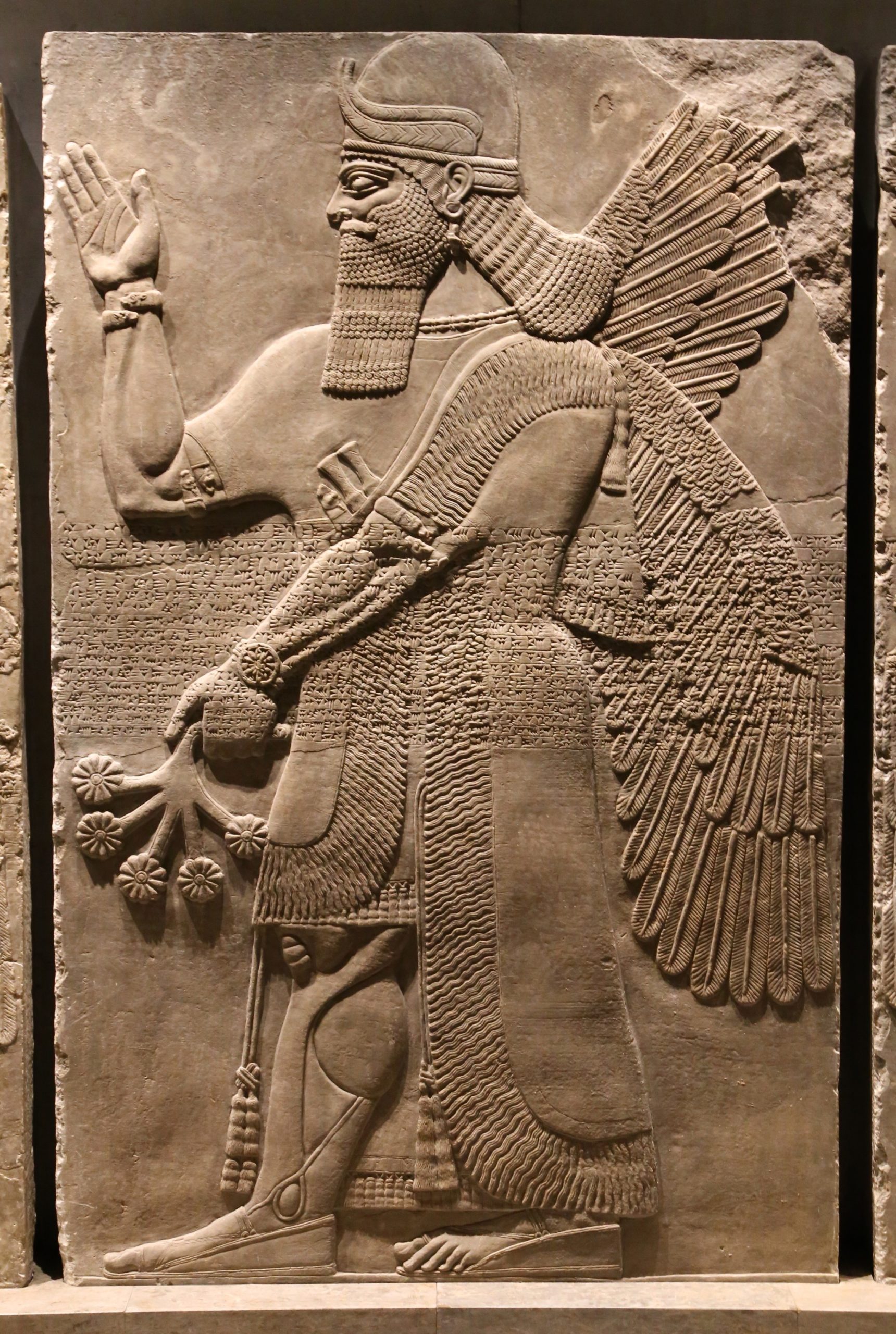 https://upload.wikimedia.org/wikipedia/commons/1/1c/Genien%2C_Nimrud_870_v._Chr._Aegyptisches_Museum%2C_Muenchen-4.jpg